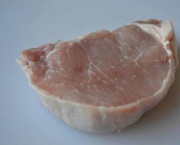 Свинина запеченная с розмарином и чесноком Мясо с розмарином на сковороде